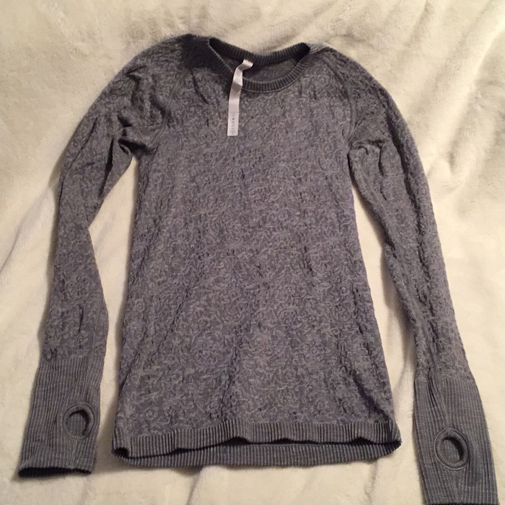 Lululemon size 6 long sleeve